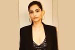 Sonam Kapoor updates, Sonam Kapoor news, sonam flaunts off her curves, Fashion icon Sonam Kapoor updates, Sonam Kapoor news, sonam flaunts off her curves, Fashion icon