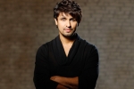 Sonu nigam, sonu nigam in hospitalized, sonu nigam in icu due to severe seafood allergy know causes symptoms, Playback singer