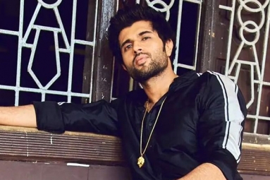 Vijay Deverakonda Signing New Projects