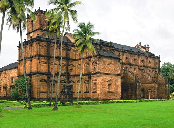 Goa church to elegantly folds distastefully dressed visitors